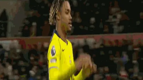 梅西：大力神杯拍照定格，入眠无需怀抱！